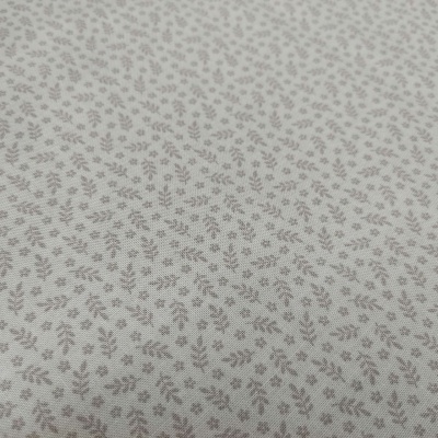 Tecido branco com padrão de pequenos ramos cinza claro