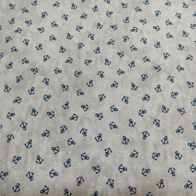 Tecido branco com âncoras azuis pequenas como padrão