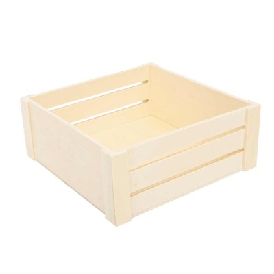 Caixa de madeira quadrada clara com ripas horizontais