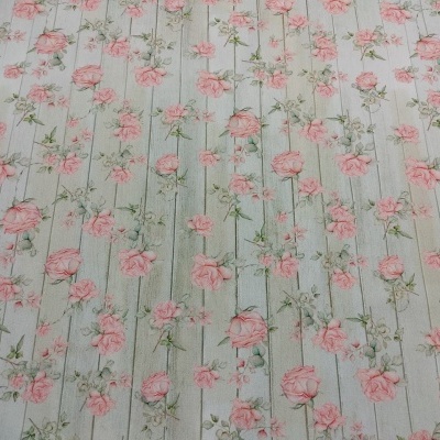 Papel de parede floral com fundo branco e cinza