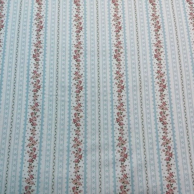 Tecido com padrão riscado de flores vermelhas e linhas finas decorativas