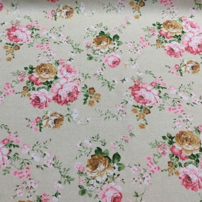tecido bege claro com padrão floral de rosas cor de rosa e amarelas