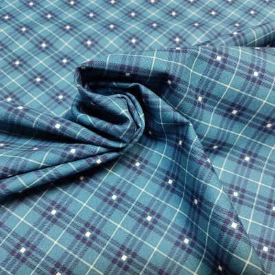 Tecido azul xadrez com padrão branco e azul escuro com franzido no centro