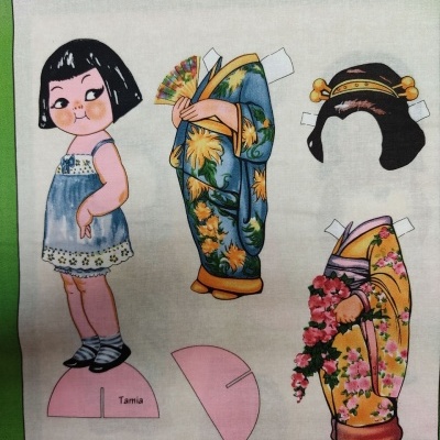 Boneca de papel com roupas tradicionais japonesas para vestir