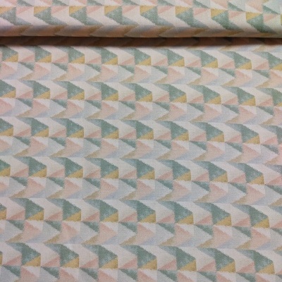 Tecido com padrão geométrico de triângulos em tons pastel