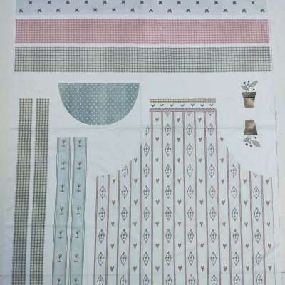 Pano de tecido estampado com várias peças para corte costura