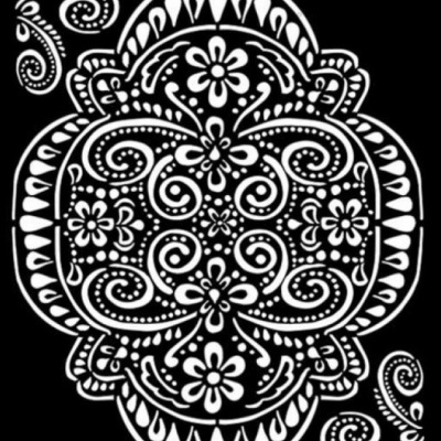 Desenho ornamental simétrico branco sobre fundo preto