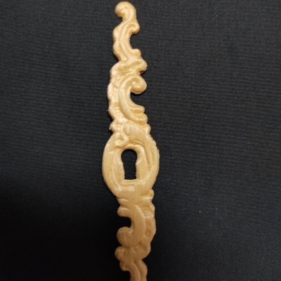 Espelho de chave em madeira entalhada decorativa