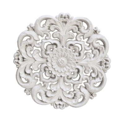 Elemento decorativo redondo branco com padrão floral em relevo