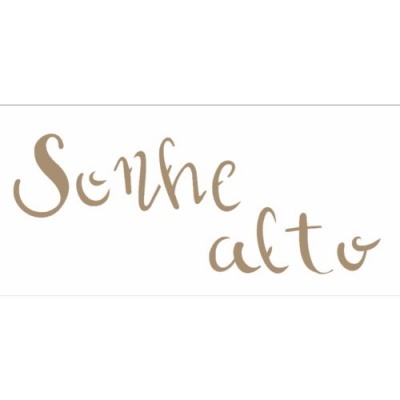 Texto manuscrito 'Sonhe alto' em castanho claro sobre fundo branco