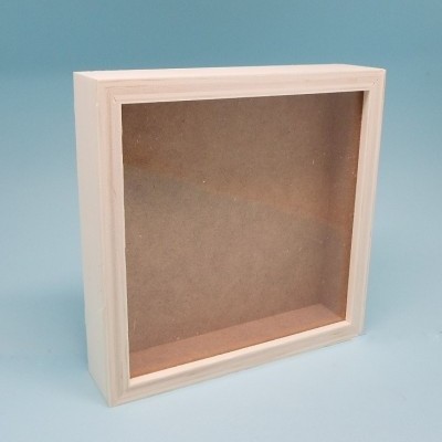 Caixa quadrada de madeira com frente de vidro em fundo azul