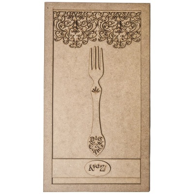 Placa decorativa castanha clara com padrão floral e garfo em relevo, texto 'No 2'