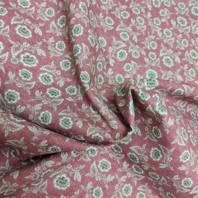 Tecido cor de rosa com padrão floral branco e verde