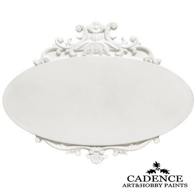 Placa oval branca com moldura ornamental e logotipo Cadence