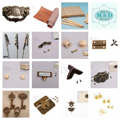 Coleção de ferragens metálicas douradas envelhecidas, lixas, pinos de madeira e logo 'Madeiras M & D Decoração'