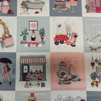 Tecido com padrão de ilustrações coloridas de cenas urbanas e objetos, fundo cinza claro e bege