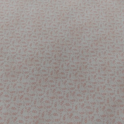 tecido branco com padrão de pequenas flores cor de rosa