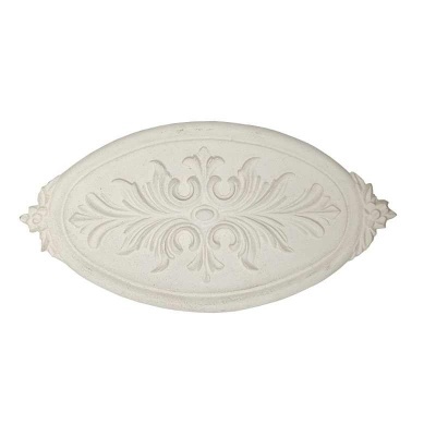 Placa decorativa oval branca com padrão de folhas em relevo