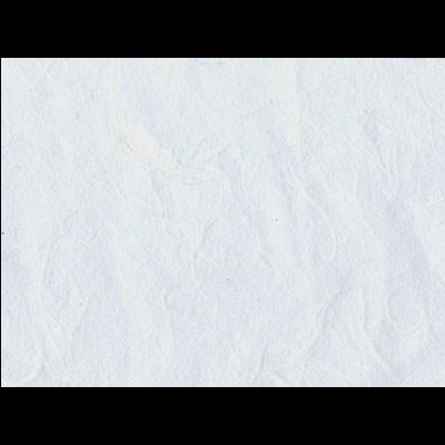 Papel branco com textura rugosa e vincos