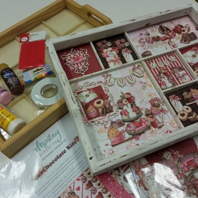 Material de artesanato com tema de doces e coração para decoração