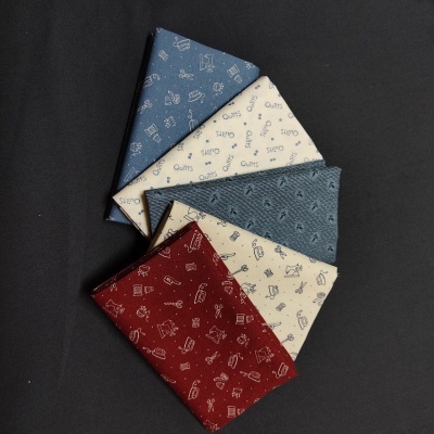 Conjunto de cinco tecidos dobrados com padrões relacionados à costura