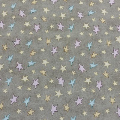 Tecido cinza com padrão colorido de estrelas em tons pastel