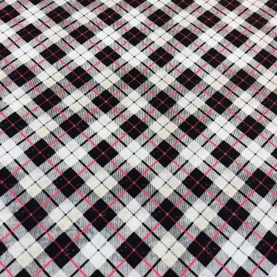 tecido xadrez branco, preto e vermelho
