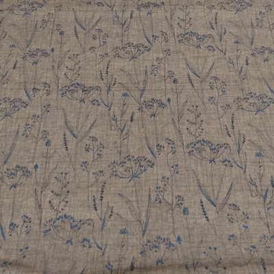 Tecido bege com padrão floral azul e cinza