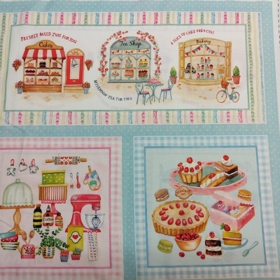 Painel de tecido colorido com ilustrações de lojas, bebidas e bolos em molduras xadrez azuis e rosas