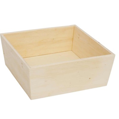 Caixa quadrada de madeira clara sem tampa