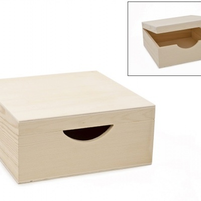 Caixa de madeira clara quadrada com tampa e abertura semicircular