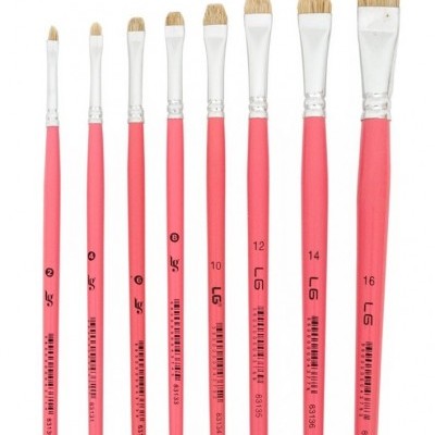 Conjunto de oito pincéis de pintura com cabo vermelho e cerdas naturais