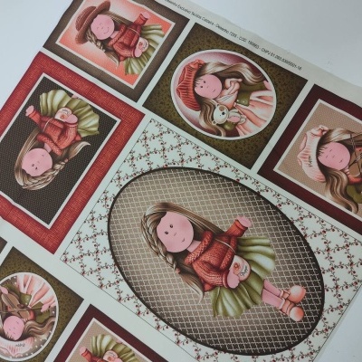 Imagens de bonecas estilizadas em molduras coloridas sobre papel.