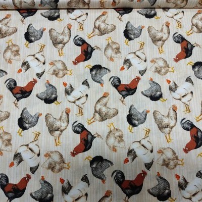 Tecido com padrão de galinhas e galos coloridos sobre fundo bege claro