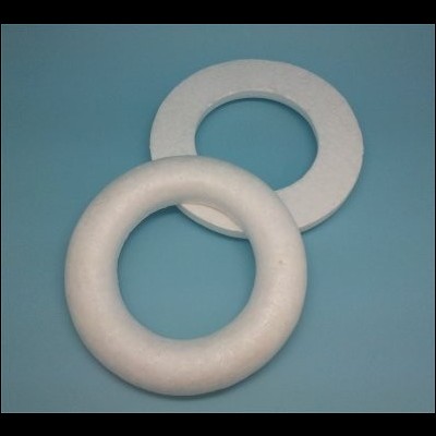 Dois anéis brancos sobre fundo azul