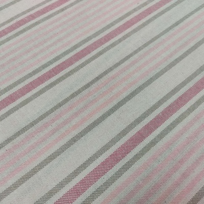 Tecido riscado rosa, cinza e branco com textura visível