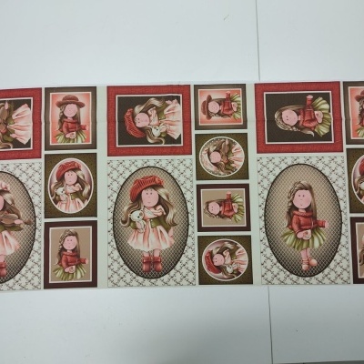 Cartolina com imagens de bonecas em tons vermelhos e bege com padrões geométricos