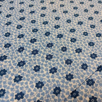 Tecido de algodão azul com padrão floral escuro