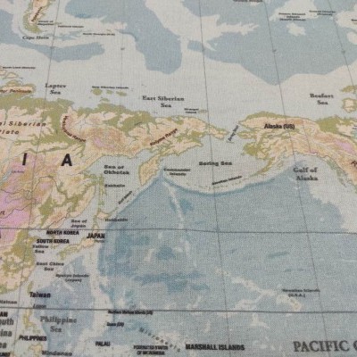 Mapa do Estreito de Bering e regiões adjacentes em mapa-múndi impresso