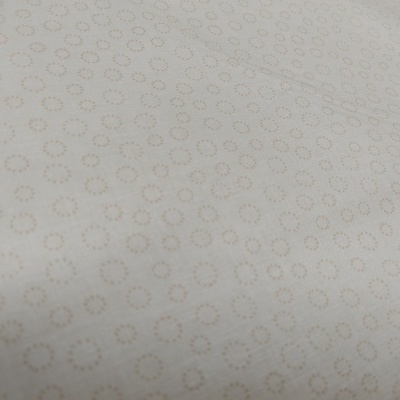 Tecido branco com padrão circular bege claro