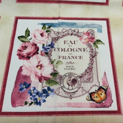 Tecido com padrão de rótulo vintage com flores e borboleta