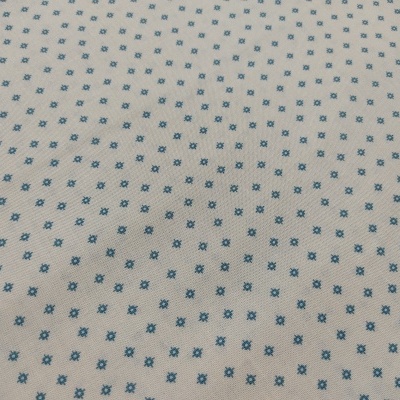 Tecido branco com padrão azul de pequenas flores