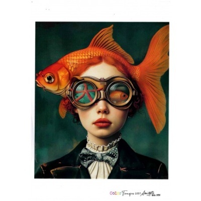 Jovem com óculos vintage e peixe dourado sobre a cabeça