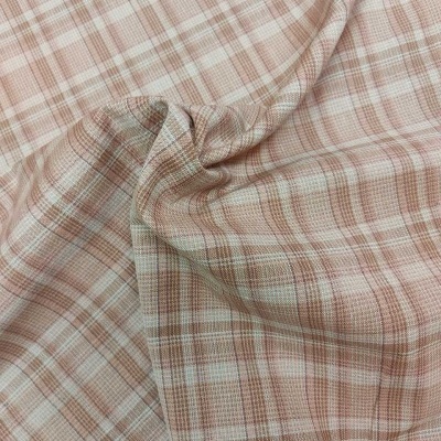 Tecido xadrez bege, castanho e branco, textura enrugada