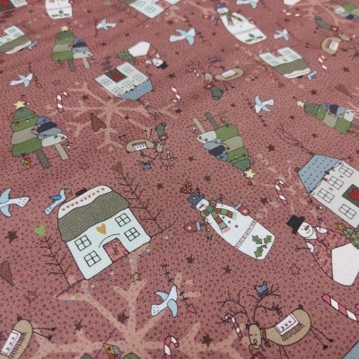 Tecido vermelho com padrões natalícios e casinhas coloridas
