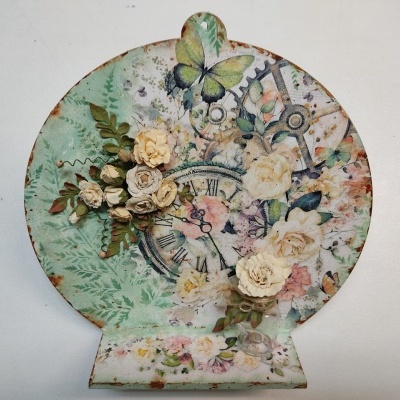 Relógio de parede redondo com flores e borboletas decorativas