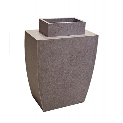 Vaso decorativo retangular castanho claro com textura granulada e compartimento quadrado no topo