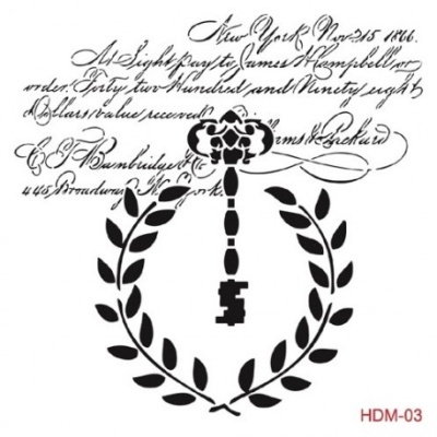 Desenho preto de chave antiga e coroa de louros com texto manuscrito e código HDM-03