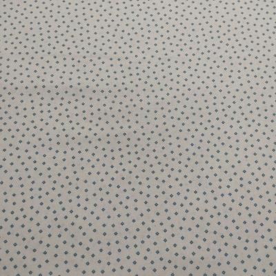 Tecido branco com pontos azuis em padrão de cruz