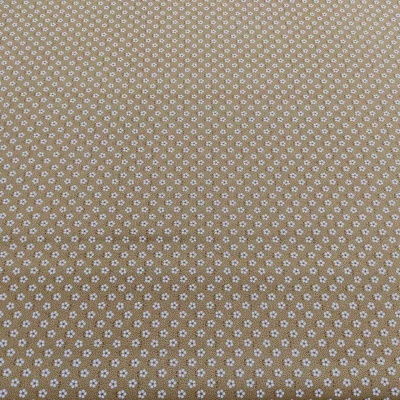 Tecido castanho claro com padrão de flores pequenas brancas e azuis